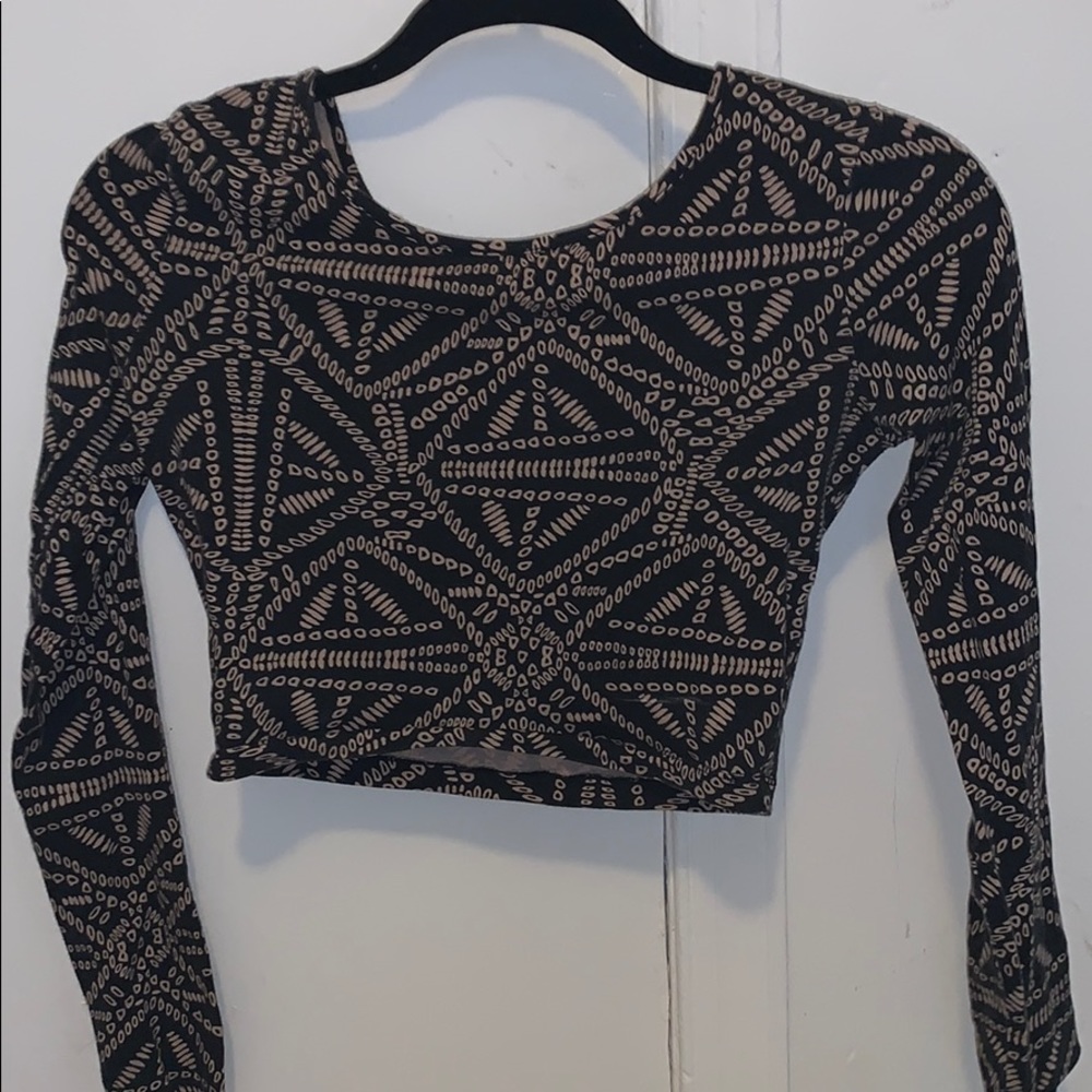 Patterned long sleeve crop top. Size small